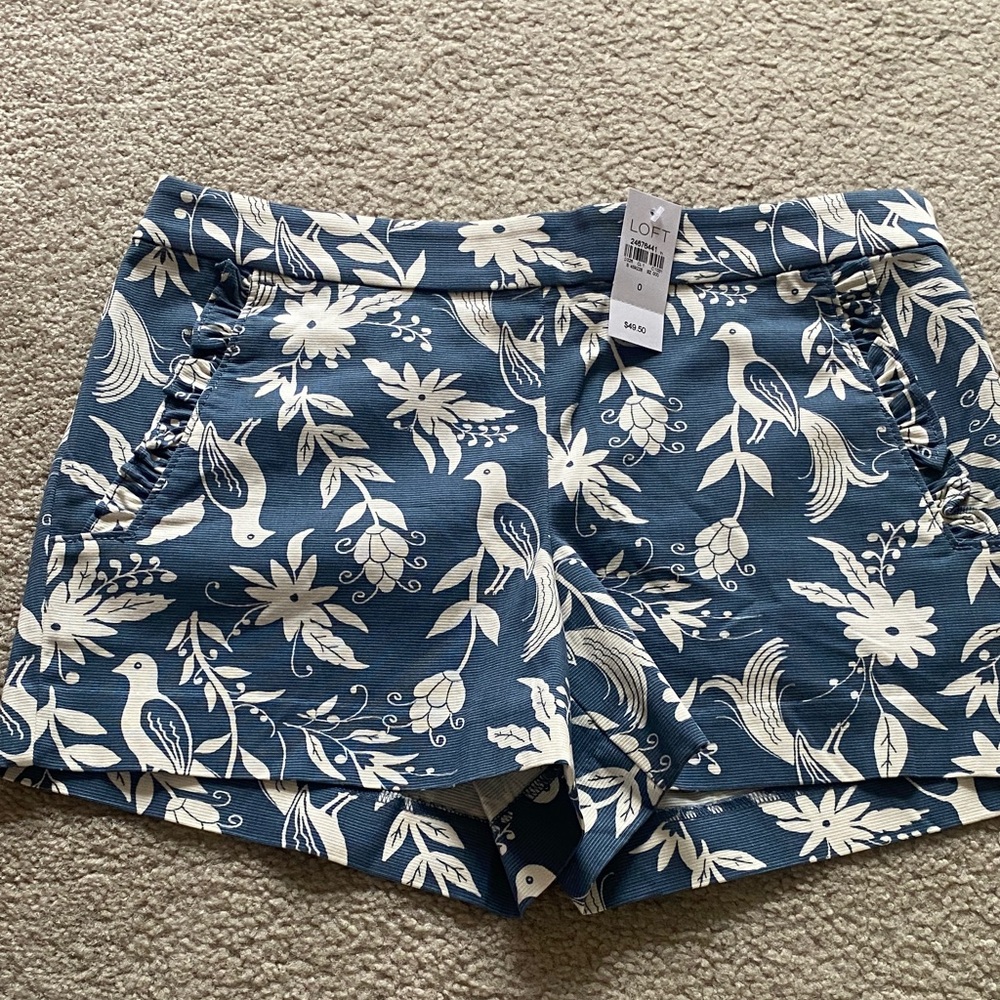 LOFT Blue and White Patterned Shorts, side zip , pockets , bird pattern . NWT